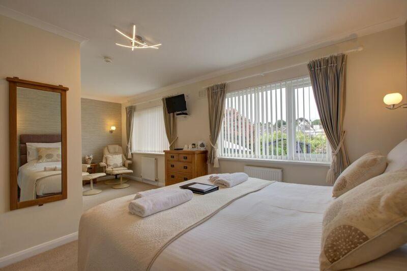 Fair Winds Guest House Бриксем Экстерьер фото