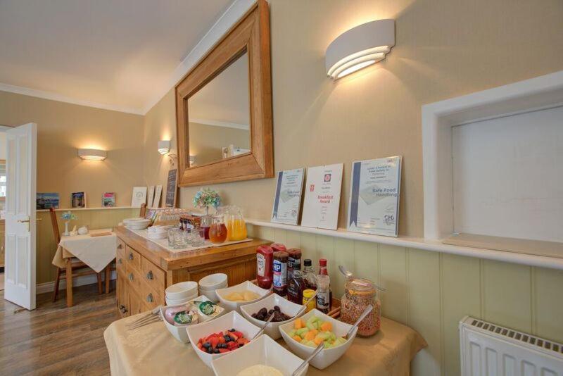 Fair Winds Guest House Бриксем Экстерьер фото